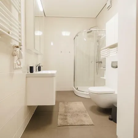 2br Designer Close To Old Town By Houseys Apartmán