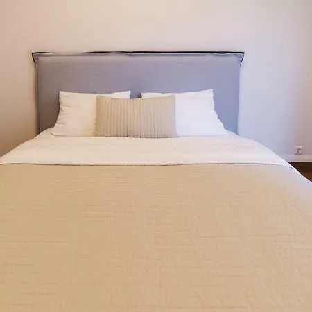 2br Designer Close To Old Town By Houseys Daire