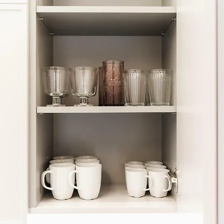 2br Designer Close To Old Town By Houseys Daire *