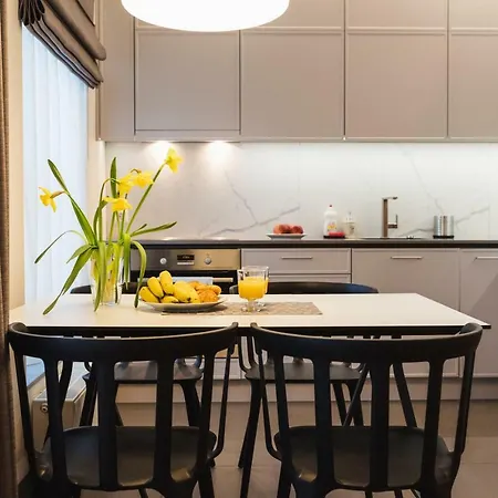 Daire 2br Designer Close To Old Town By Houseys *