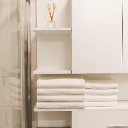 아파트 2br Designer Close To Old Town By Houseys