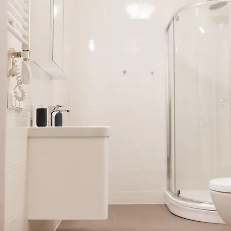 아파트 2br Designer Close To Old Town By Houseys *