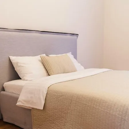 2br Designer Close To Old Town By Houseys 아파트 *