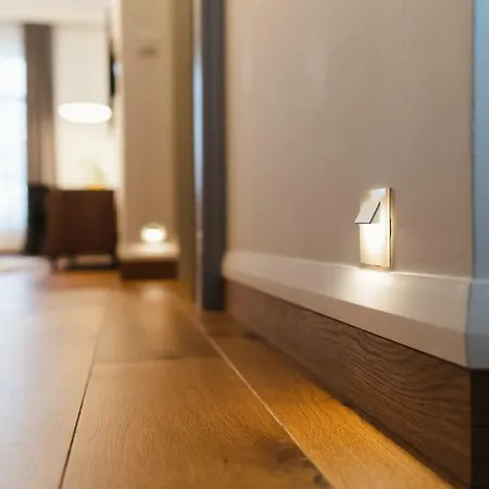 아파트 2br Designer Close To Old Town By Houseys *