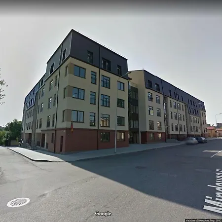 2br Designer Close To Old Town By Houseys